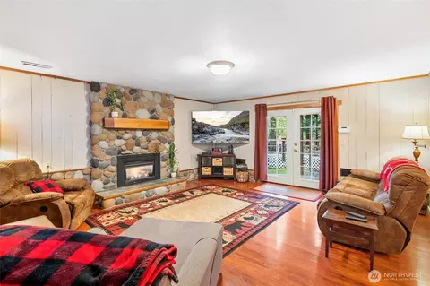 Living - 22403 53rd Ave SE, Bothell, WA 98021 photo 4 of 4