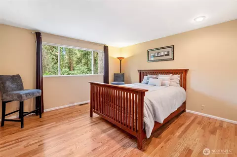 Bedroom - 22403 53rd Ave SE, Bothell, WA 98021 photo 6 of 7