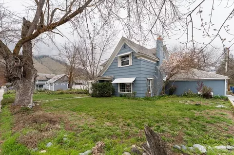 225 S Division St, Cashmere, WA 98815