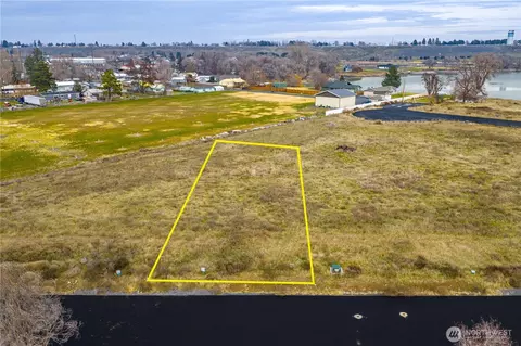 2 Valley Rd NE #2, Moses Lake, WA 98837
