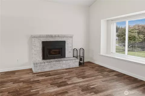Living - 21717 50th Ave E, Spanaway, WA 98387 photo 3 of 4
