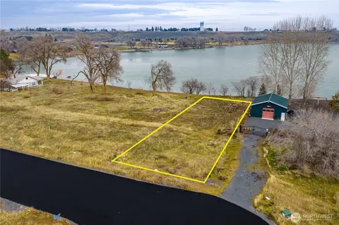 15 Valley Rd NE #15, Moses Lake, WA 98837