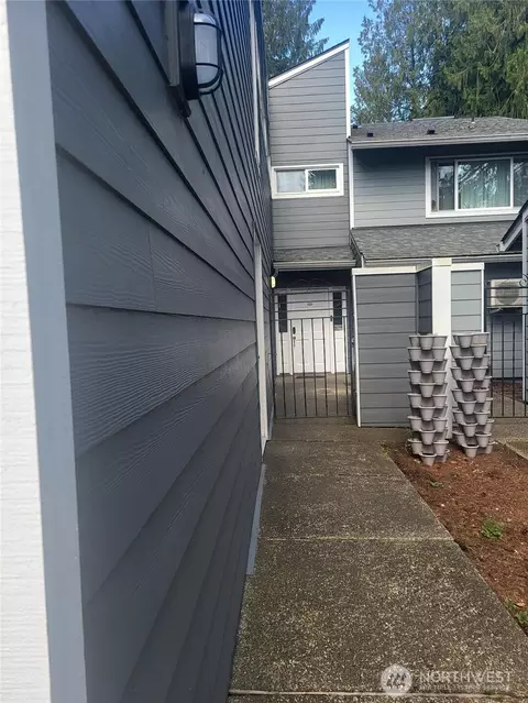 1500 SW Lake Park Dr #26, Tumwater, WA 98512