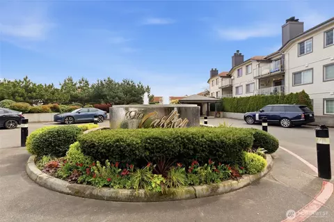 2760 76th Ave SE #505, Mercer Island, WA 98040