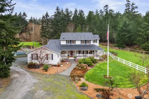 1870 W Cloud Way, Oak Harbor, WA 98277