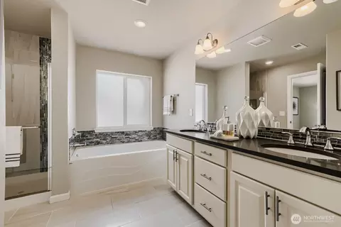 Bath - 4129 187th Pl SE, Bothell, WA 98012 photo 3 of 5