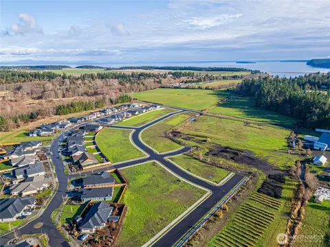 121 Dover Ln, Sequim, WA 98382