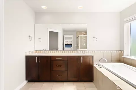 Bath - 1325 Seattle Hill Rd #K6, Bothell, WA 98012 photo 2 of 4