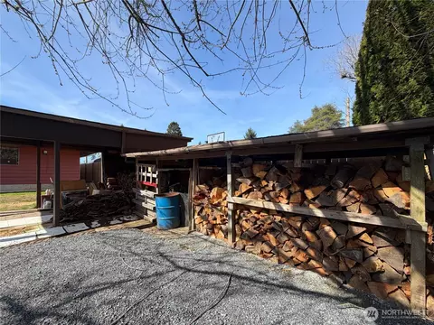 Exterior - 8825 Corbin Dr, Everett, WA 98204 photo 5 of 6