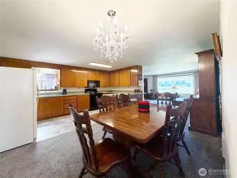 Dining - 8825 Corbin Dr, Everett, WA 98204 photo 1 of 2