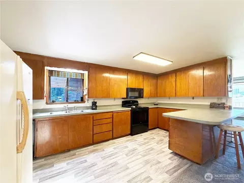 Kitchen - 8825 Corbin Dr, Everett, WA 98204 photo 2 of 4