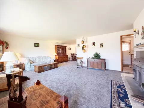 Living - 8825 Corbin Dr, Everett, WA 98204 photo 3 of 3