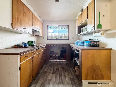 Kitchen - 8825 Corbin Dr, Everett, WA 98204 photo 4 of 4