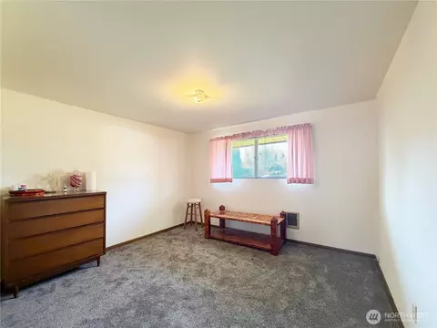 Bedroom - 8825 Corbin Dr, Everett, WA 98204 photo 5 of 6