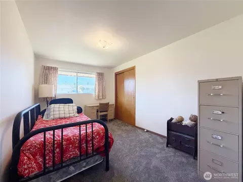 Bedroom - 8825 Corbin Dr, Everett, WA 98204 photo 4 of 6