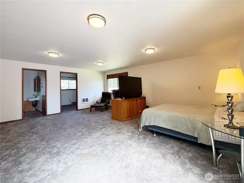 Bedroom - 8825 Corbin Dr, Everett, WA 98204 photo 2 of 6