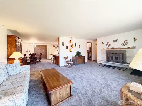 Living - 8825 Corbin Dr, Everett, WA 98204 photo 2 of 3