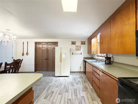 Kitchen - 8825 Corbin Dr, Everett, WA 98204 photo 1 of 4