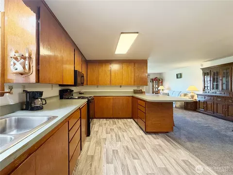 Kitchen - 8825 Corbin Dr, Everett, WA 98204 photo 3 of 4