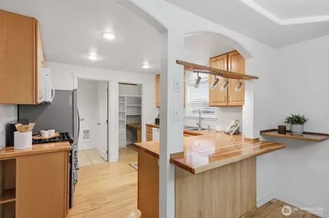 Kitchen - 1721 Madison St #C, Everett, WA 98203 photo 1 of 4