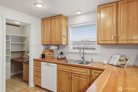 Kitchen - 1721 Madison St #C, Everett, WA 98203 photo 3 of 4