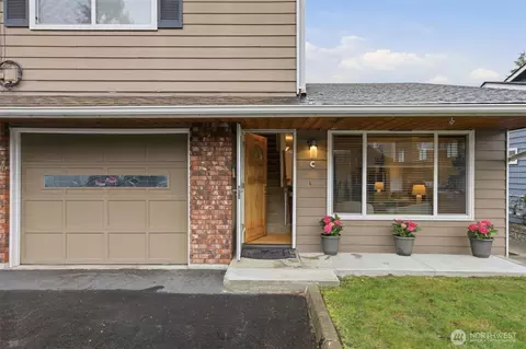 Exterior - 1721 Madison St #C, Everett, WA 98203 photo 2 of 3