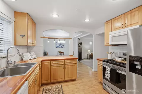 Kitchen - 1721 Madison St #C, Everett, WA 98203 photo 4 of 4