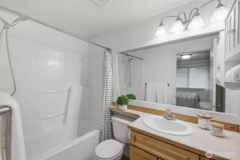 Bath - 1721 Madison St #C, Everett, WA 98203 photo 3 of 3