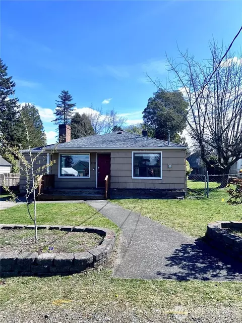 2735 Locust Ave W, University Place, WA 98466