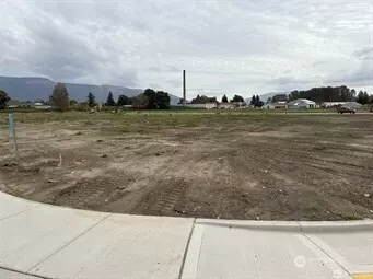417 W 4th St, Everson, WA 98247 photo 2