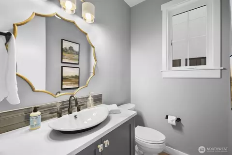 Bath - 208 35th Ave E, Seattle, WA 98112 photo 1 of 5