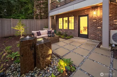 Exterior - 208 35th Ave E, Seattle, WA 98112 photo 5 of 6