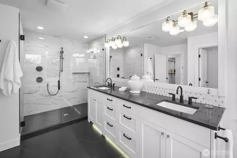 Bath - 208 35th Ave E, Seattle, WA 98112 photo 2 of 5