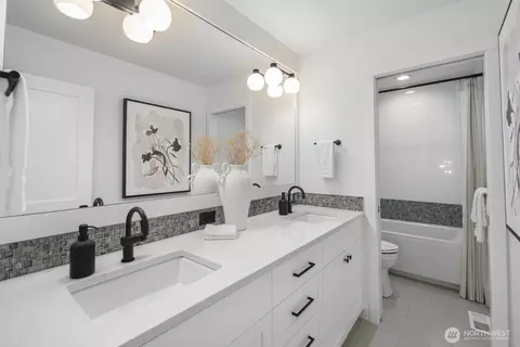 Bath - 208 35th Ave E, Seattle, WA 98112 photo 4 of 5