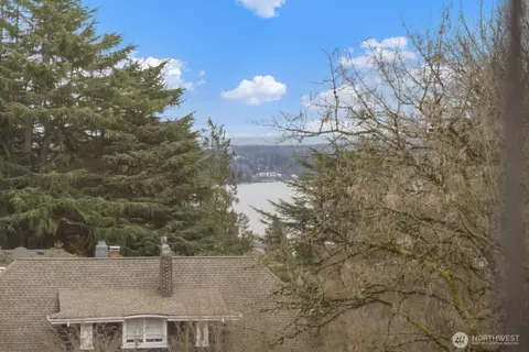 View/Area - 208 35th Ave E, Seattle, WA 98112 photo 1 of 3