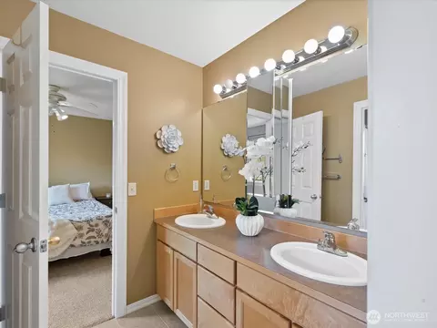 Bath - 8902 NE 178th St, Bothell, WA 98011 photo 3 of 3