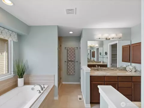 Bath - 8902 NE 178th St, Bothell, WA 98011 photo 2 of 3