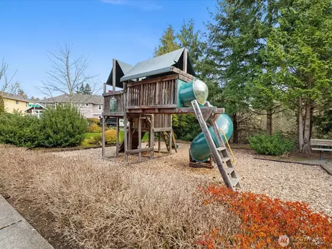 Exterior - 8902 NE 178th St, Bothell, WA 98011 photo 7 of 7