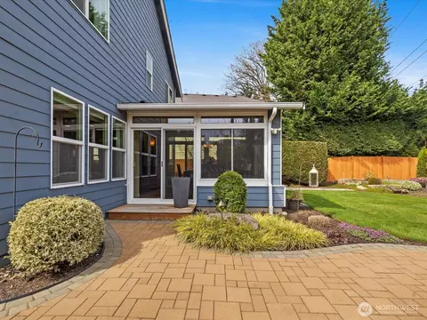 Exterior - 8902 NE 178th St, Bothell, WA 98011 photo 5 of 7