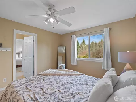 Bedroom - 8902 NE 178th St, Bothell, WA 98011 photo 4 of 4
