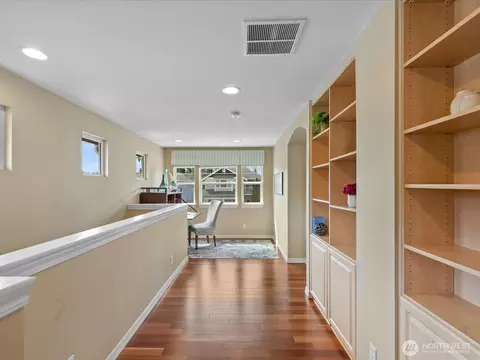 Entry Way - 8902 NE 178th St, Bothell, WA 98011 photo 5 of 5