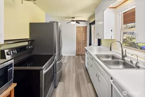 Kitchen - 226 Bridge Way, Everett, WA 98201 photo 2 of 3
