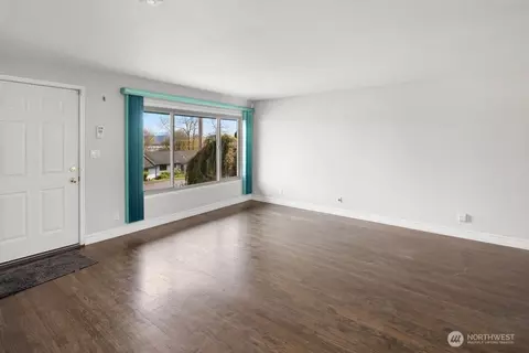 Living - 226 Bridge Way, Everett, WA 98201 photo 2 of 6