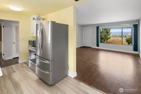 Living - 226 Bridge Way, Everett, WA 98201 photo 6 of 6