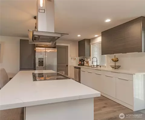 Kitchen - 17224 E 10th Ave, Spanaway, WA 98387 photo 3 of 4