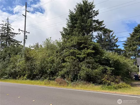 553 Dolphin Ave NE, Ocean Shores, WA 98569