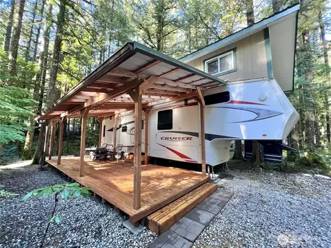240 Shinn Canyon Dr, Deming, WA 98244