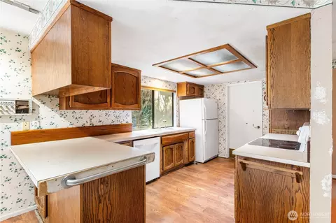 Kitchen - 23323 49th Ave SE, Bothell, WA 98021 photo 1 of 2