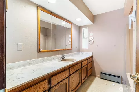 Bath - 23323 49th Ave SE, Bothell, WA 98021 photo 1 of 2