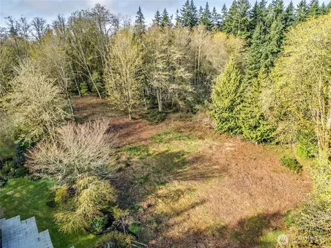 9811 NE Rose Trail Ln, Bainbridge Island, WA 98110